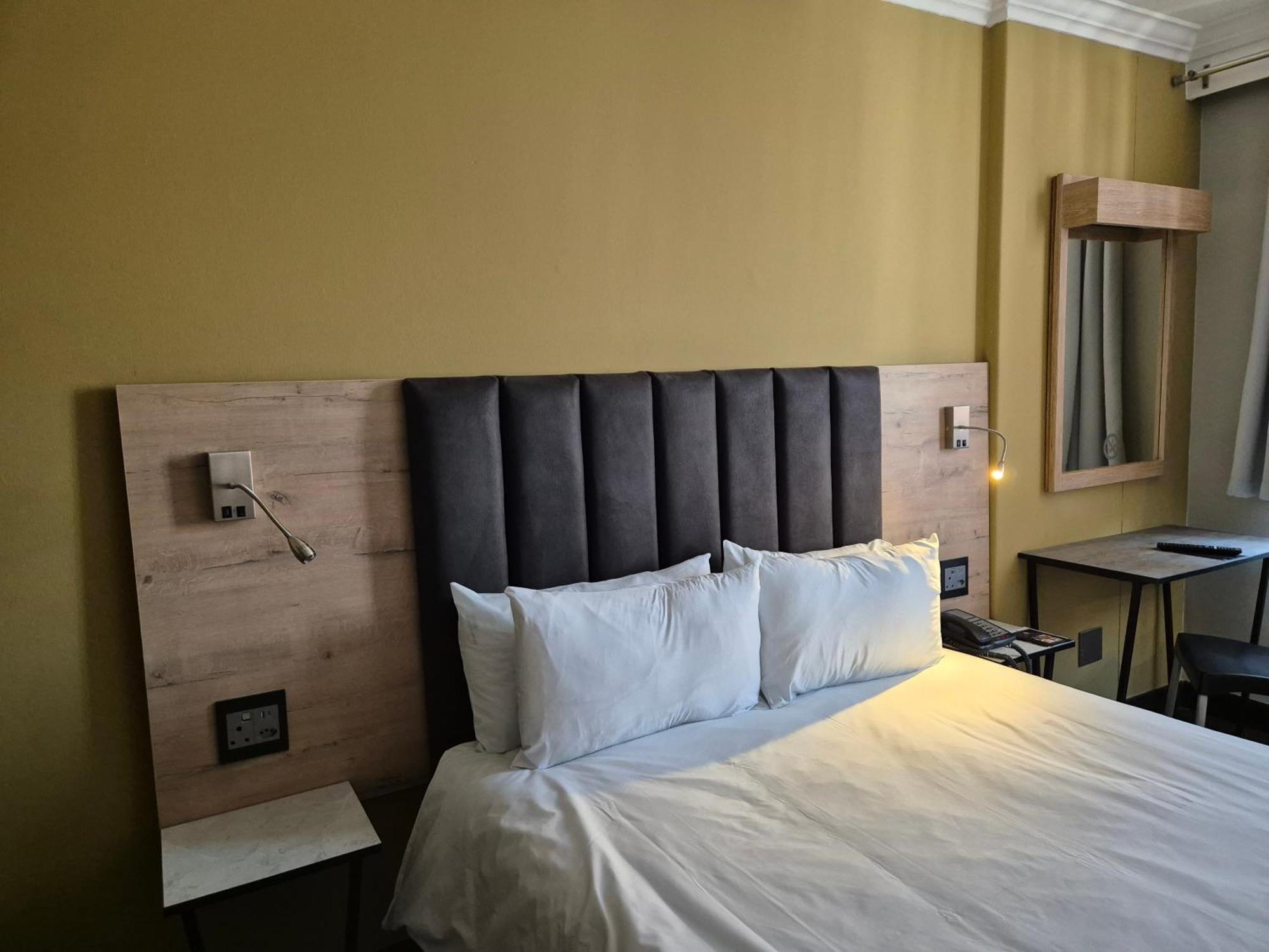 Manhattan Hotel Pretoria Ngoại thất bức ảnh